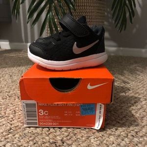 NWOT Crib Baby Nike Flex RN Shoes